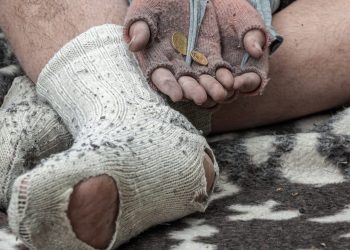 Morador de rua encontrado morto em Milão tinha 100 mil euros no banco