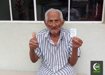 Idoso de 103 anos é vacinado contra a Covid-19 no oeste do Paraná