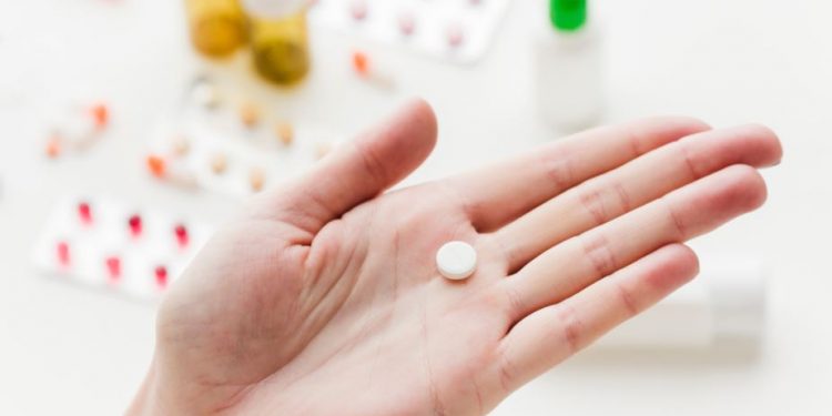 Novo estudo sugere medicamentos que reduzem pela metade mortes em casos mais graves de Covid-19