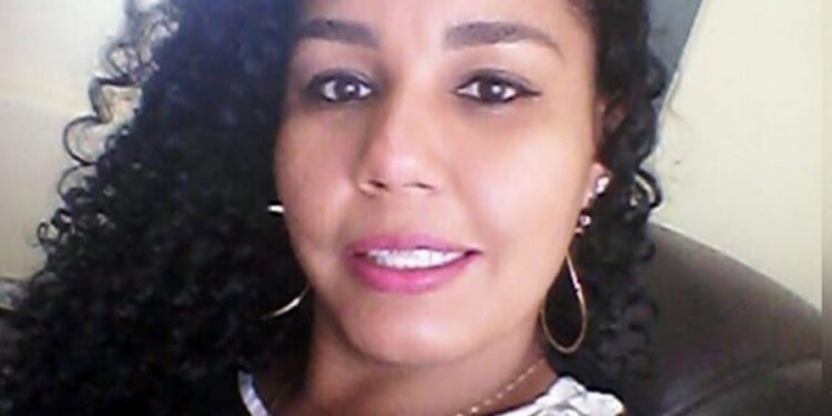 Mulher morre após ter reação alérgica a tinta de cabelo