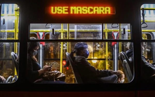 Multa de até R$ 550 por falta ou uso inadequado de máscara começa a valer em Curitiba