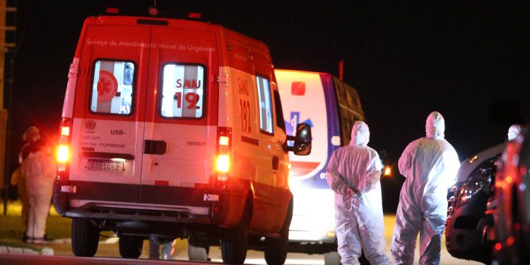 Paraná recebe 14 pacientes com Covid-19 transferidos de Manaus