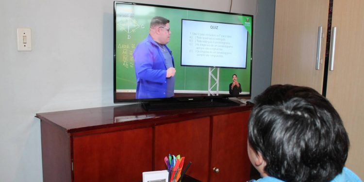 Ano letivo da Rede Estadual começou nesta quinta com aulas de reforço