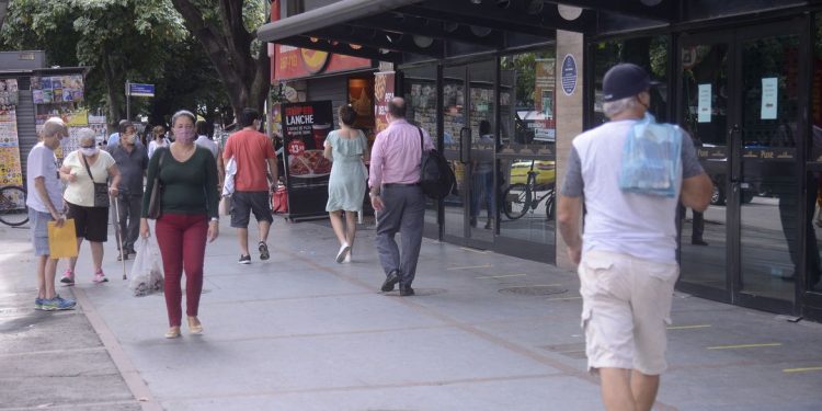 Confiança do empresário do comércio cai em fevereiro, diz CNC