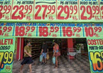 ‘Vendi as panelas para comprar pão e pé de galinha’: os relatos da fome no Brasil às vésperas do novo auxílio emergencial menor