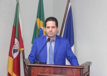 Vereador de Canela sugere ‘pulverizar’ álcool em gel na cidade com aviões