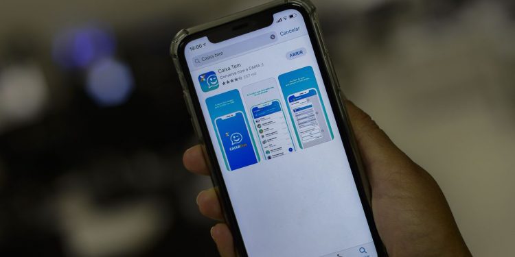 Nascidos em outubro podem atualizar dados no Caixa Tem