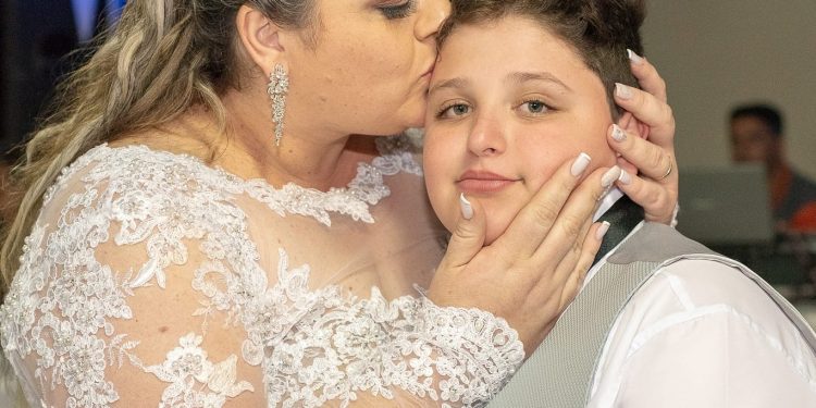 Menino de 13 anos e mãe morrem de covid-19 no Paraná