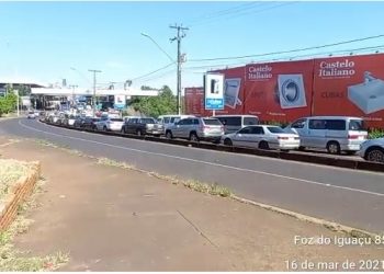 Protesto em Ciudad del Este forma fila na BR-277 em Foz