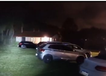 Vídeo: festa em mansão com ingressos a R$ 500 é flagrada na região de Curitiba