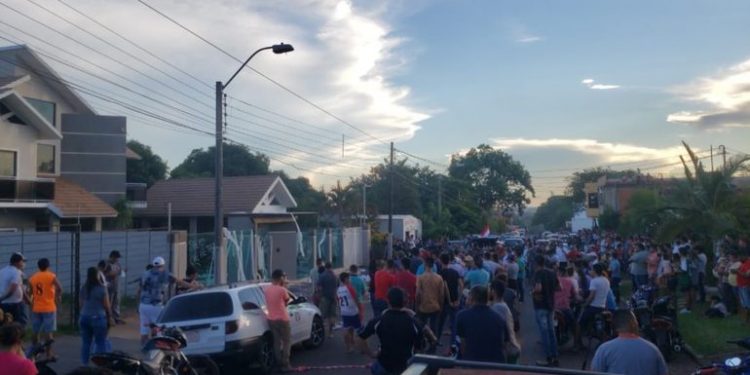 Brasileira proíbe funcionários de falar guarani e é alvo de protesto no Paraguai