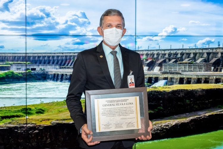 Vereadores prestam homenagem ao general Silva e Luna