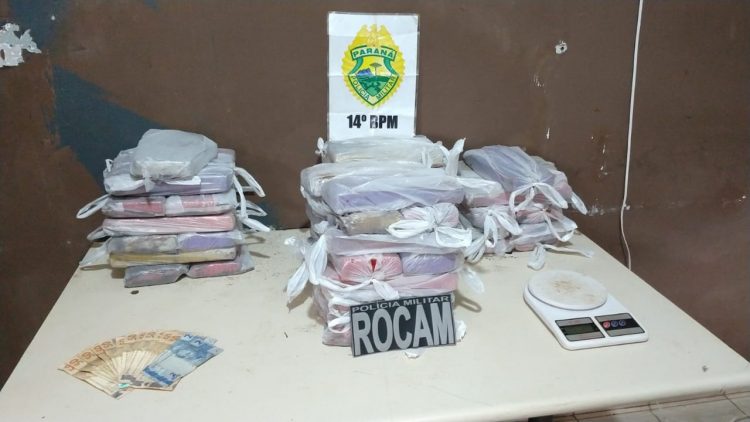 Polícia Militar apreende quase 40 quilos de maconha em ônibus