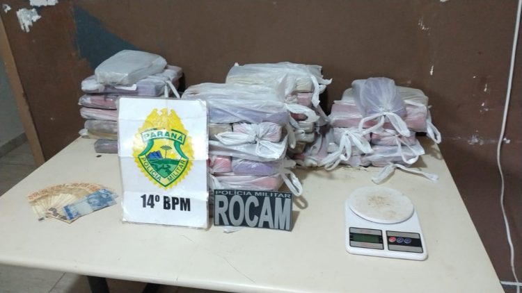Polícia Militar apreende quase 40 quilos de maconha em ônibus