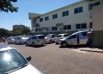 Impactante: carros funerários formam fila para retirada de vítimas da Covid-19 no Hospital Municipal