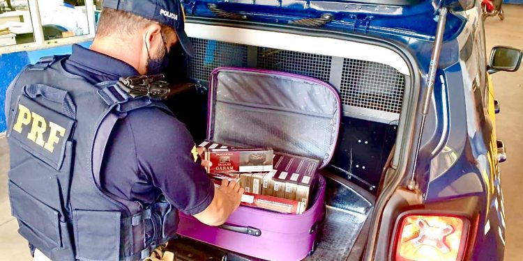 PRF apreende cigarros da Indonésia em Santa Terezinha de Itaipu