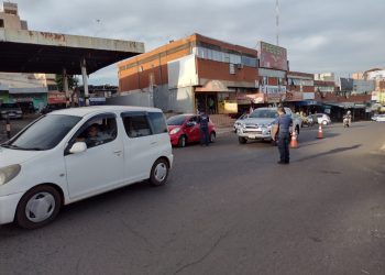 Paraguaios sem exame RT-PCR pra Covid-19 estão sendo impedidos de entrar em Foz