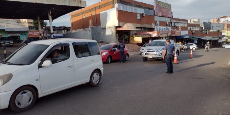Paraguaios sem exame RT-PCR pra Covid-19 estão sendo impedidos de entrar em Foz