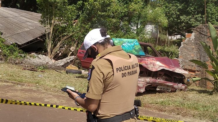 Homem de 44 anos morre após colidir veículo contra muro no Jardim Califórnia