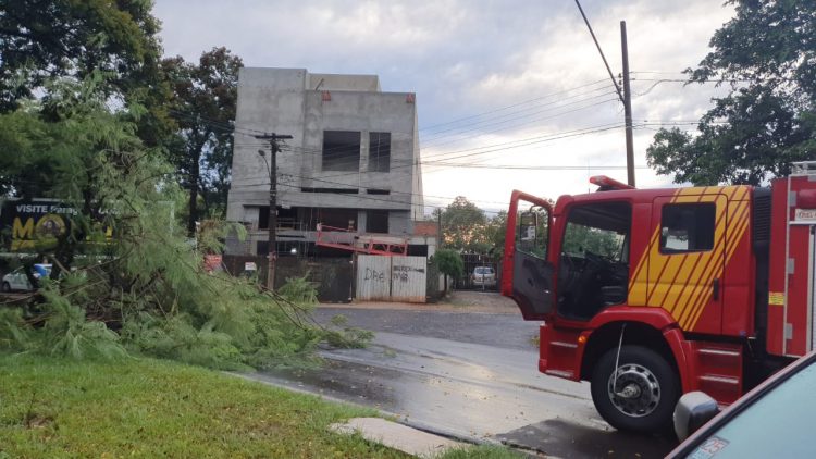 Temporal deixou 32 mil unidades sem energia em Foz e Santa Terezinha