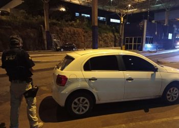 PRF recupera veículo na Ponte da Amizade roubado de motorista de aplicativo