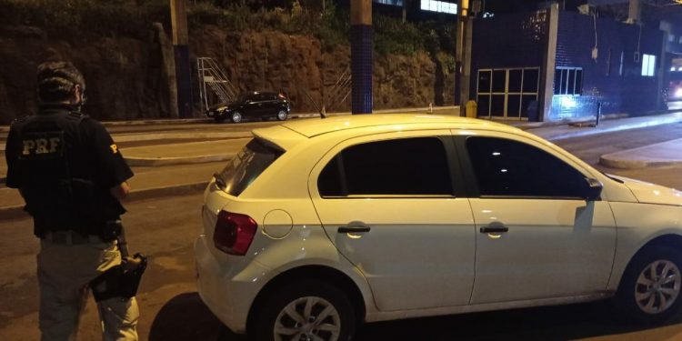 PRF recupera veículo na Ponte da Amizade roubado de motorista de aplicativo
