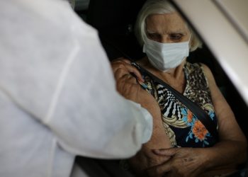 Prefeitura retoma vacinação de idosos com mais de 75 anos neste sábado (20)