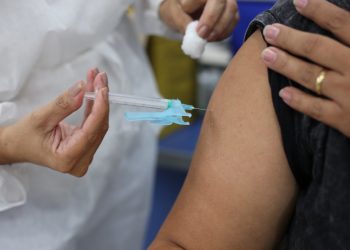 Tire suas dúvidas sobre a vacinação contra a covid-19 em Foz do Iguaçu