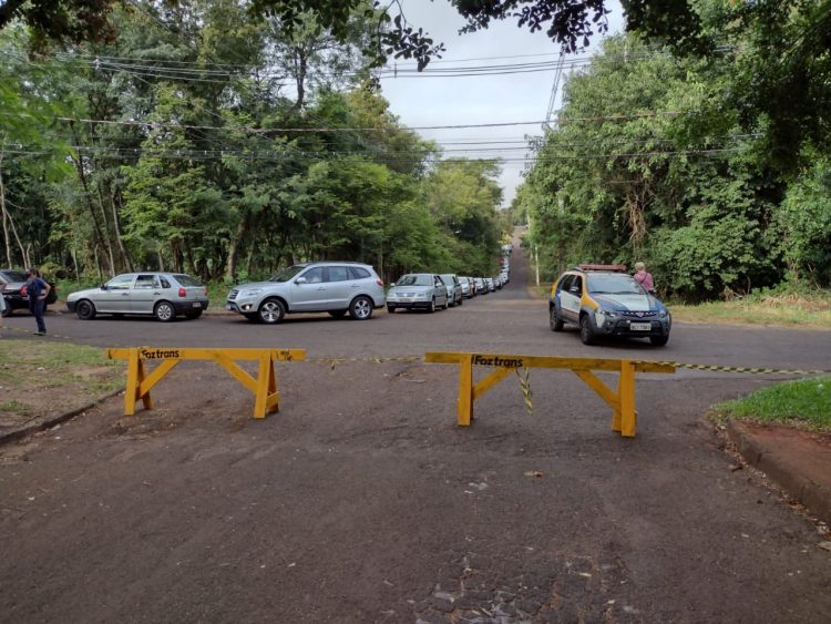 Idosos reclamam de organização da fila para vacinação contra Covid-19 nesta manhã