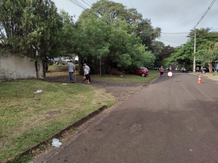 Idosos reclamam de organização da fila para vacinação contra Covid-19 nesta manhã