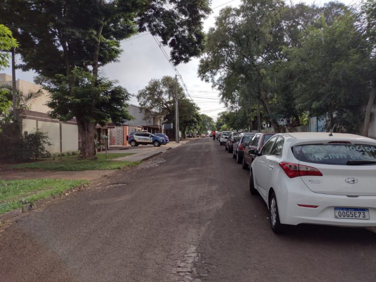 Idosos reclamam de organização da fila para vacinação contra Covid-19 nesta manhã