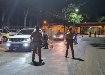 Equipes de fiscalização fazem mais de 600 vistorias e aplicam 100 multas no fim de semana