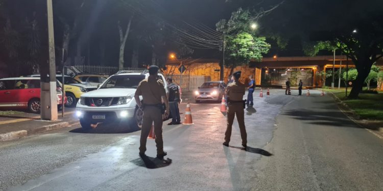 Equipes de fiscalização fazem mais de 600 vistorias e aplicam 100 multas no fim de semana