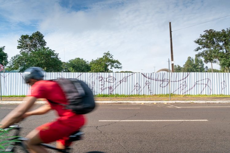 Itaipu espalha mensagens de gentileza em tapumes de obras financiadas pela usina