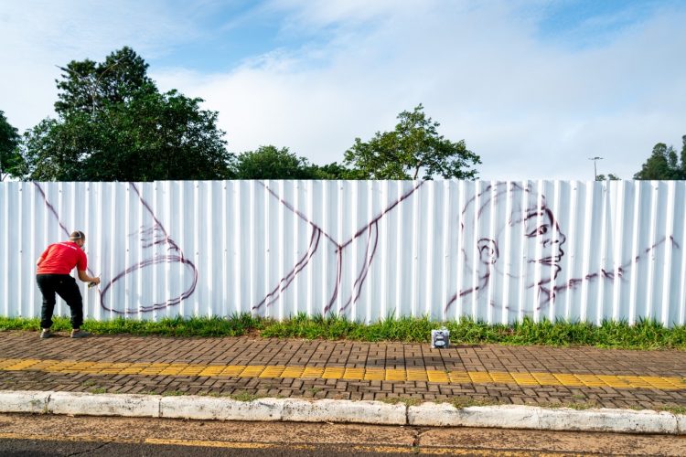 Itaipu espalha mensagens de gentileza em tapumes de obras financiadas pela usina