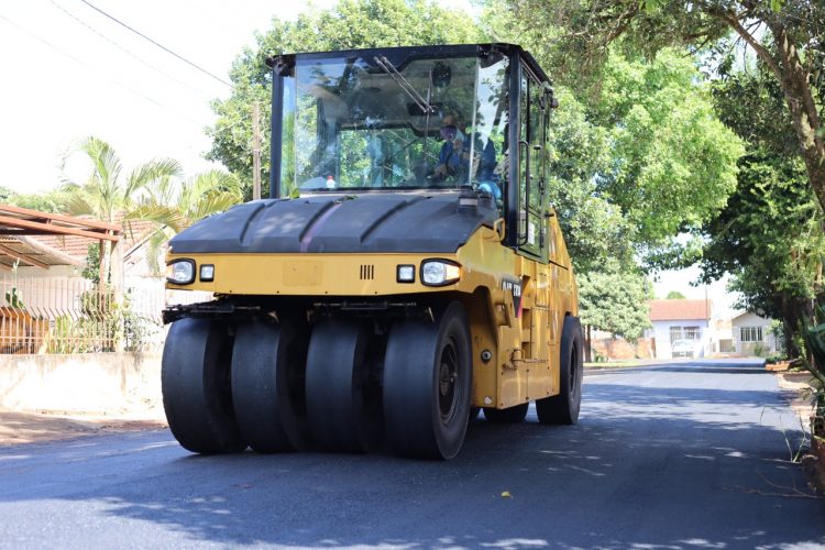 Serviços de pavimentação asfáltica chegam ao bairro Cidade Nova
