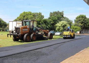 Serviços de pavimentação asfáltica chegam ao bairro Cidade Nova