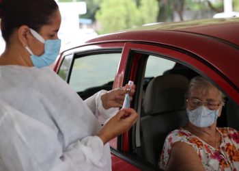 Foz começa vacinação de idosos com 73 e 74 anos e amplia pontos de vacinação