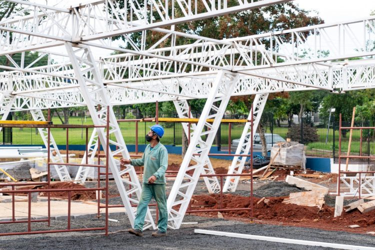 Obra do escritório da Fibra, financiada por Itaipu, garante carteira assinada para 60 trabalhadores