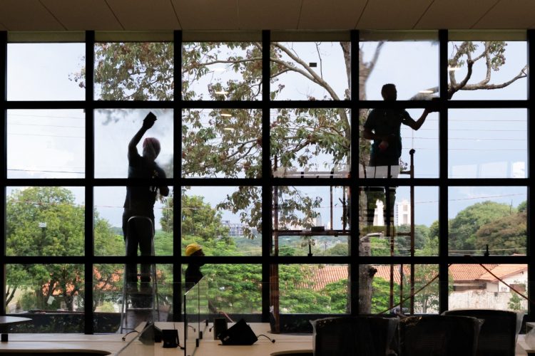 Obra do escritório da Fibra, financiada por Itaipu, garante carteira assinada para 60 trabalhadores