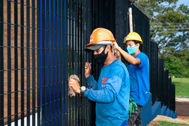 Obra do escritório da Fibra, financiada por Itaipu, garante carteira assinada para 60 trabalhadores