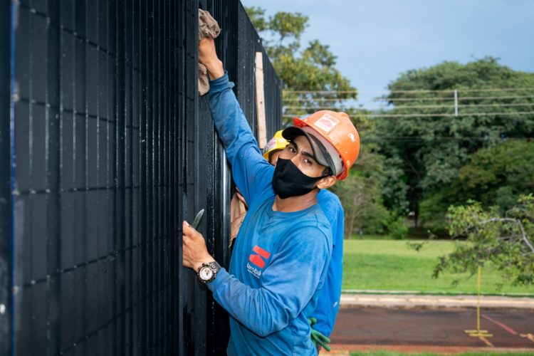 Obra do escritório da Fibra, financiada por Itaipu, garante carteira assinada para 60 trabalhadores