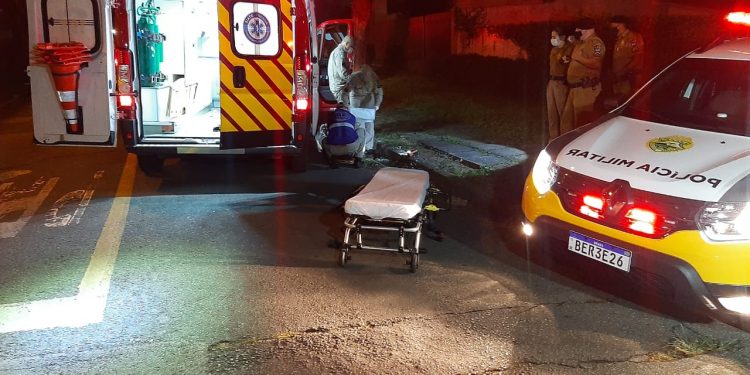 Homem que confessou tentativas de assalto no Paraná apanha de moradores