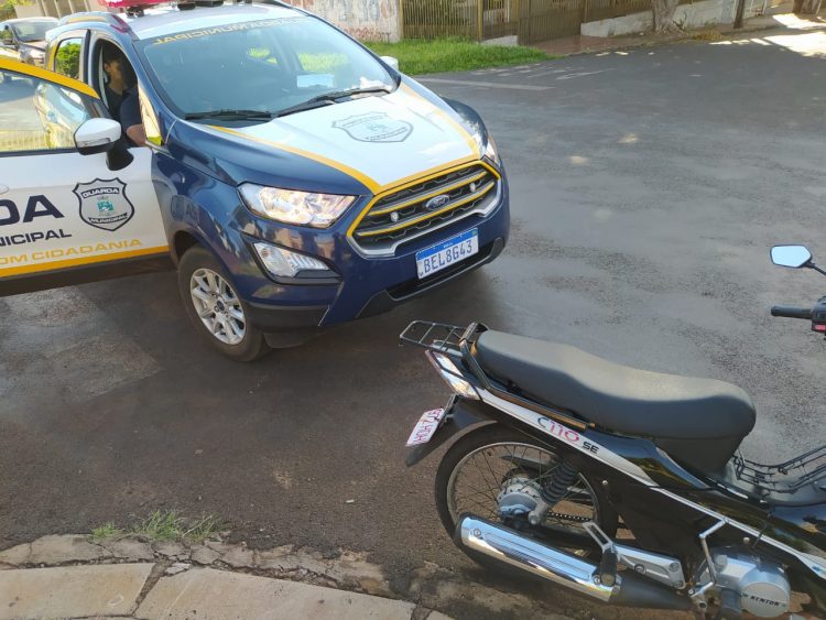 Guarda Municipal apreende adolescente com moto furtada no Paraguai