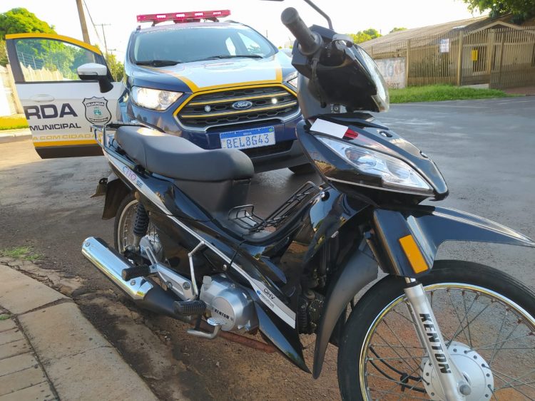 Guarda Municipal apreende adolescente com moto furtada no Paraguai