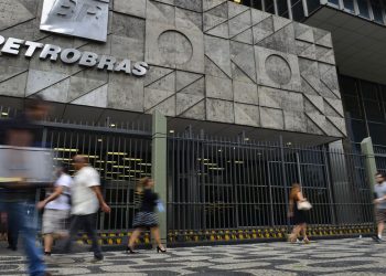 Petrobras anuncia redução do preço da gasolina pela primeira vez no ano