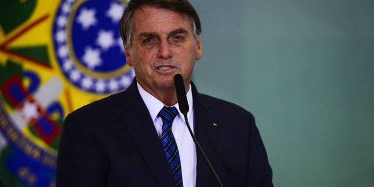Bolsonaro envia MP do Auxílio Emergencial ao Congresso