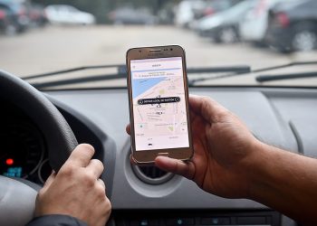 Uber vai pagar salário mínimo, aposentadoria e férias remuneradas no Reino Unido
