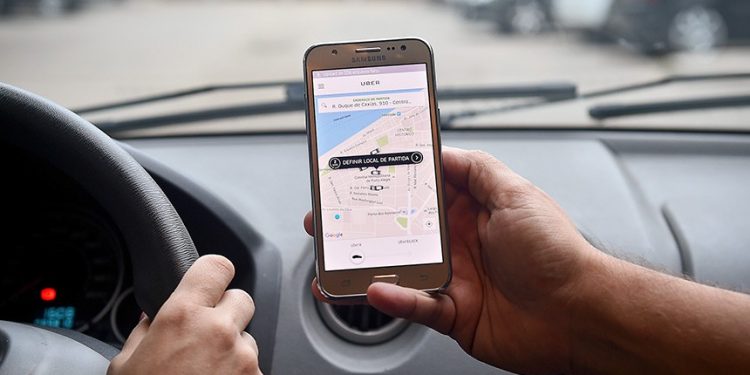 Uber vai pagar salário mínimo, aposentadoria e férias remuneradas no Reino Unido