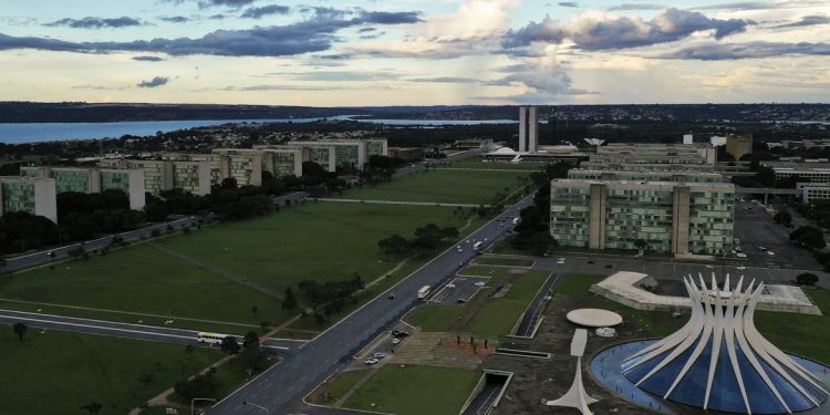 Governo Federal confirma troca de comando em seis ministérios